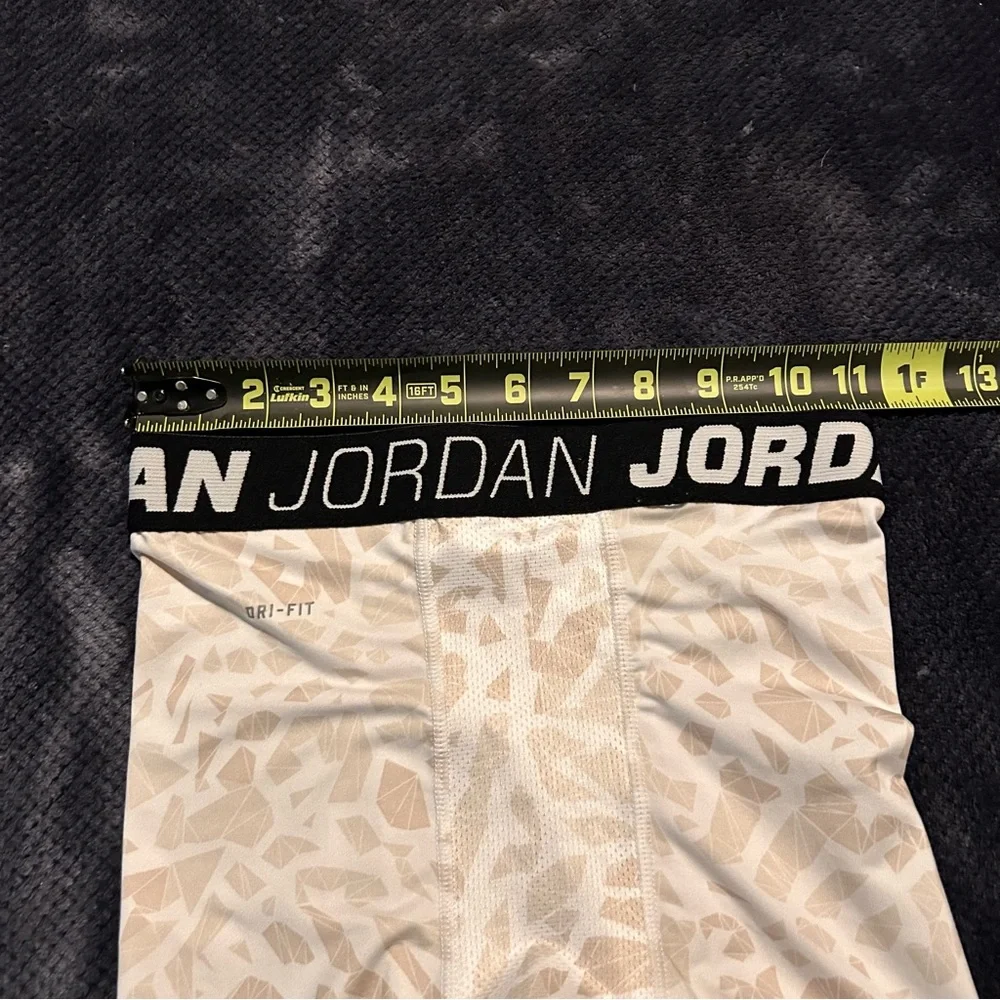 Nike Jordan Training Tights Beige‎ White Boy's size Medium M Base Layer